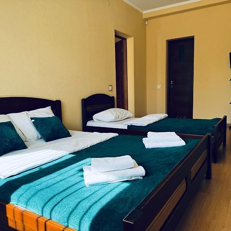 Etna Hotel Lviv Bagian luar foto