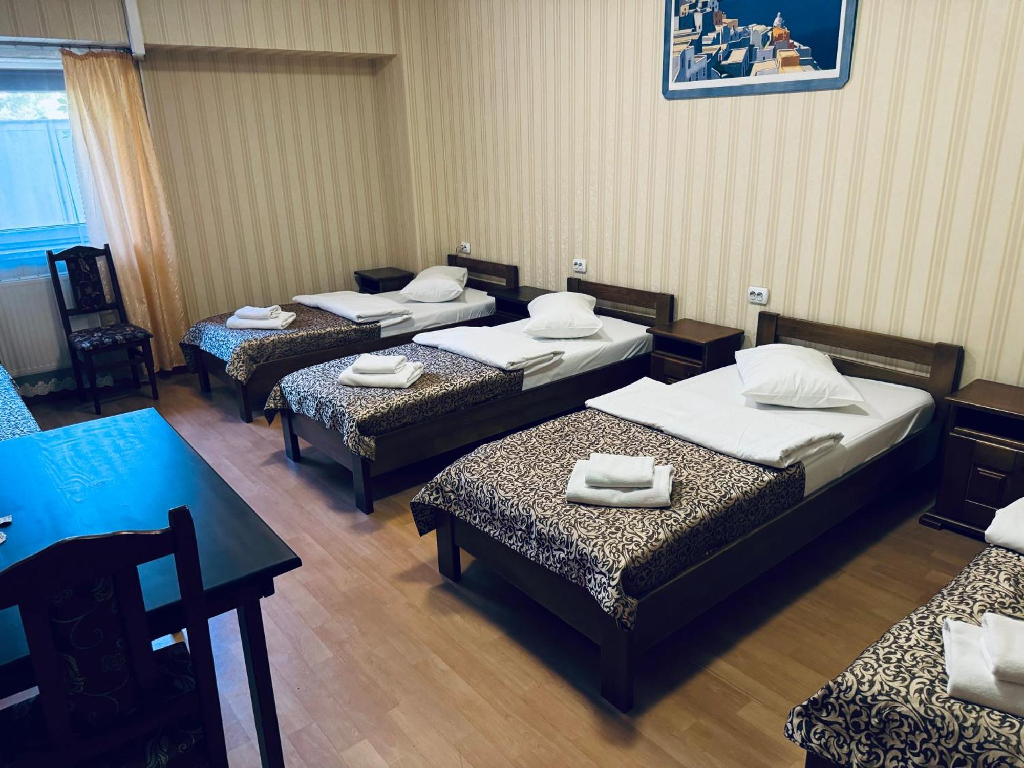 Etna Hotel Lviv Bagian luar foto