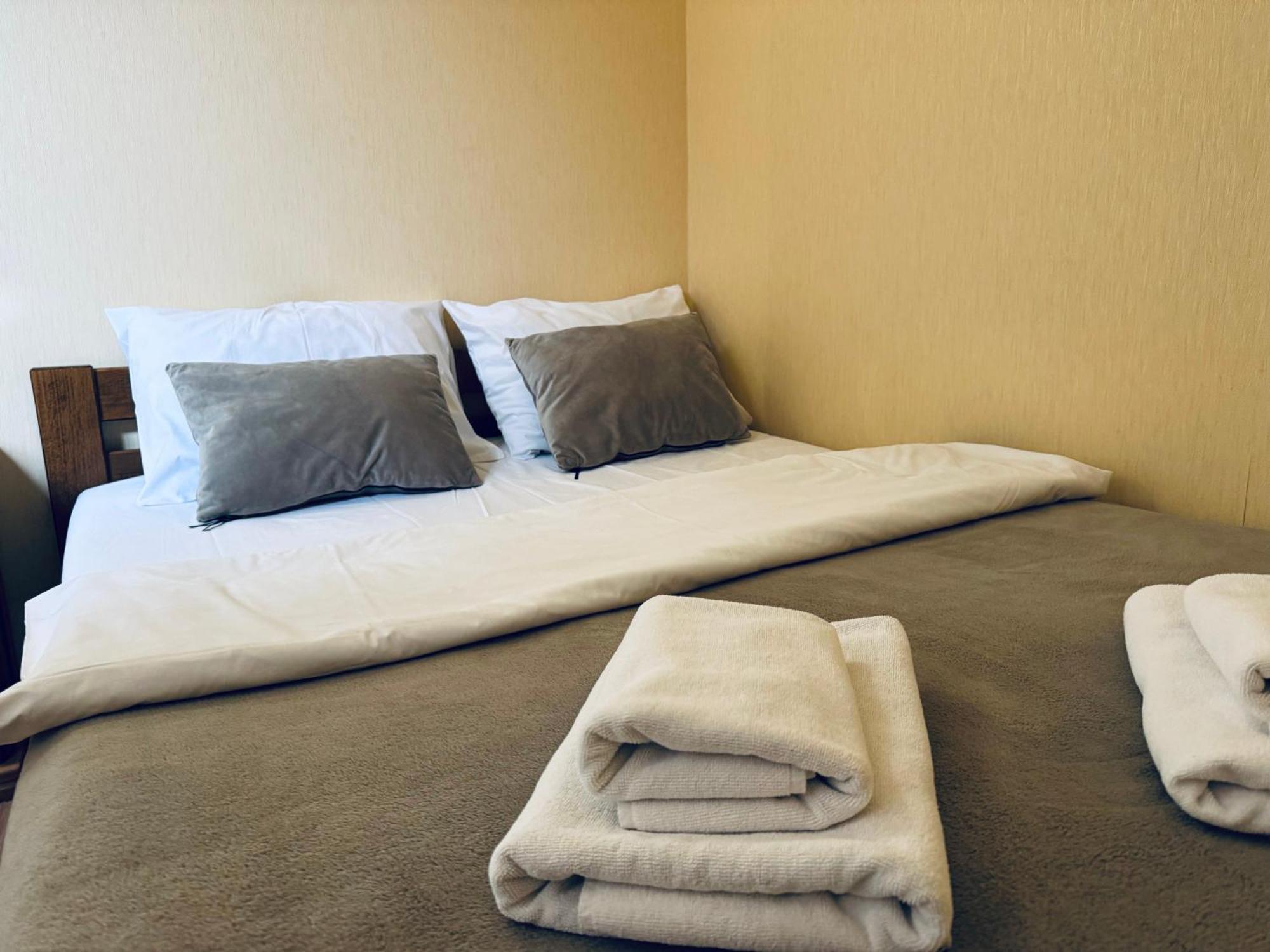 Etna Hotel Lviv Bagian luar foto