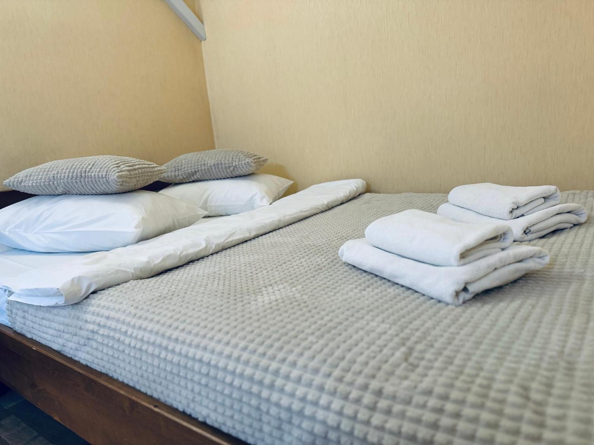 Etna Hotel Lviv Bagian luar foto