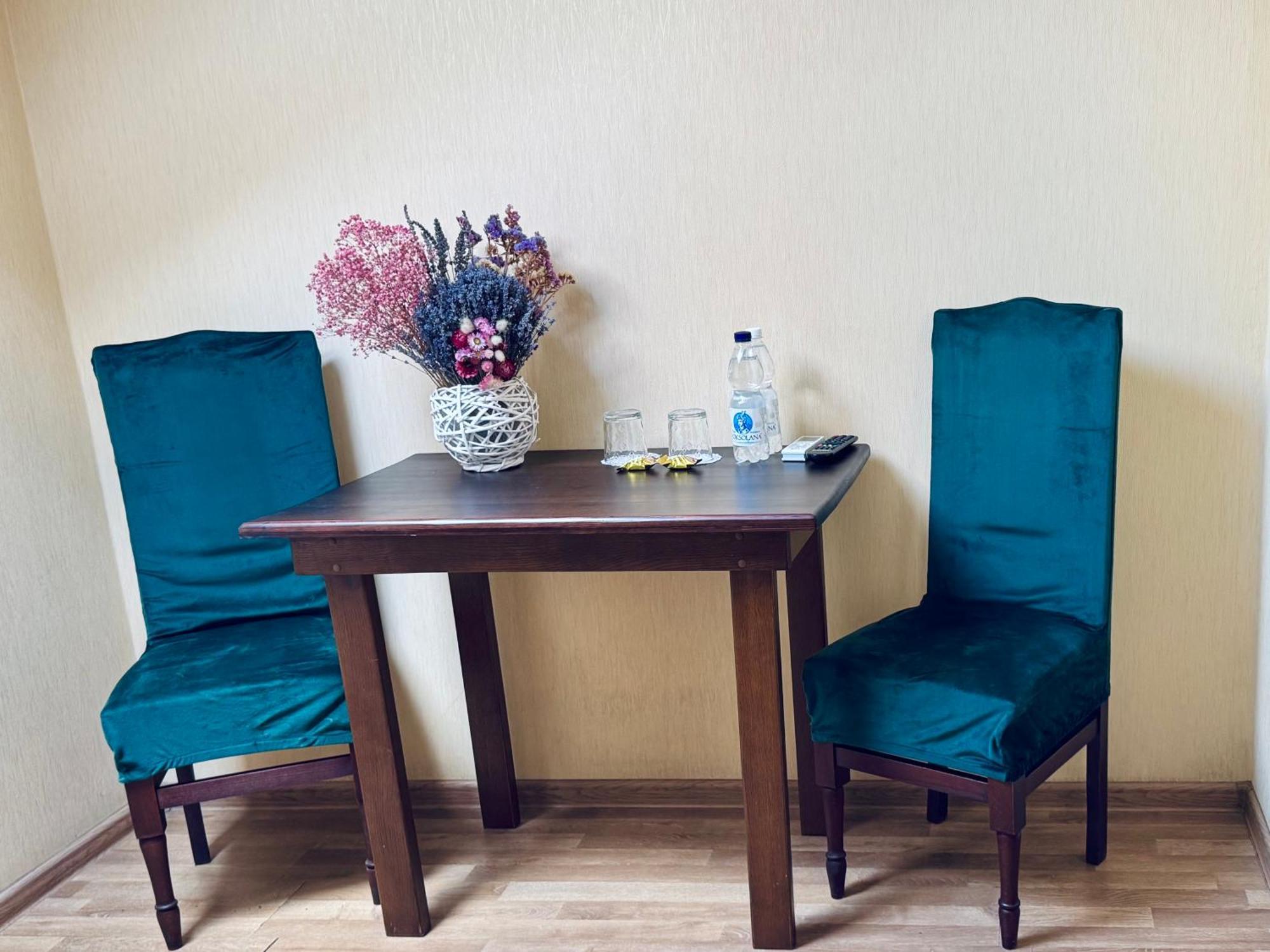 Etna Hotel Lviv Bagian luar foto