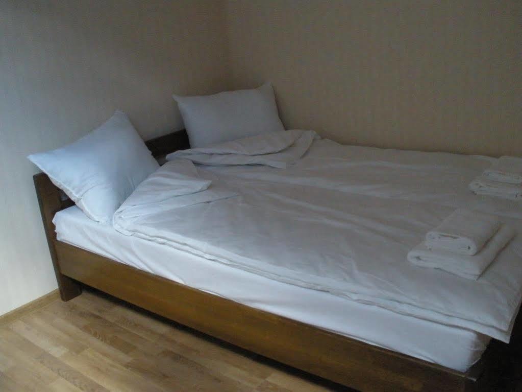 Etna Hotel Lviv Bagian luar foto